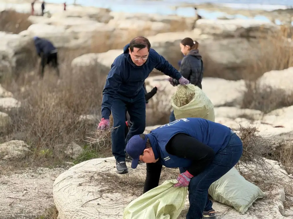 В Мангистауской области прошёл масштабный субботник с участием около 8000 человек (2)