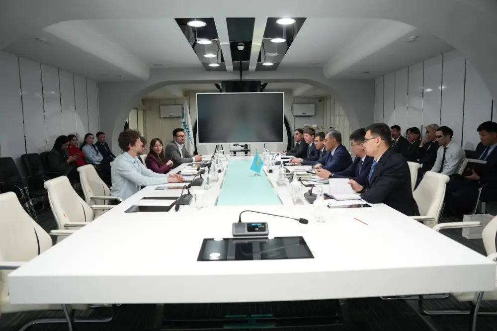 Образовательные программы по водосбережению и проект по борьбе с засолением почв обсудил министр водных ресурсов и ирригации с участниками Регионального экологического саммита (9)