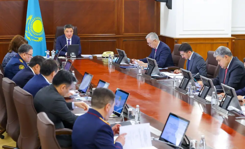 Олжас Бектенов провел заседание МВК по профилактике правонарушений – рассмотрены меры дорожной безопасности (2)