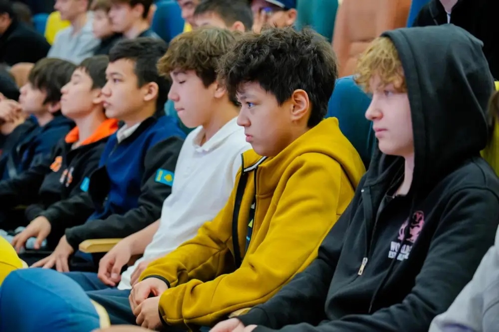 Социальная поддержка и мотивация: известные спортсмены делятся опытом с молодыми атлетами в Астане Астане