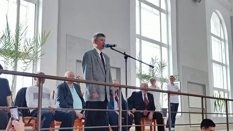 Легенда плавания поддержал юных спортсменов в Караганде (8)