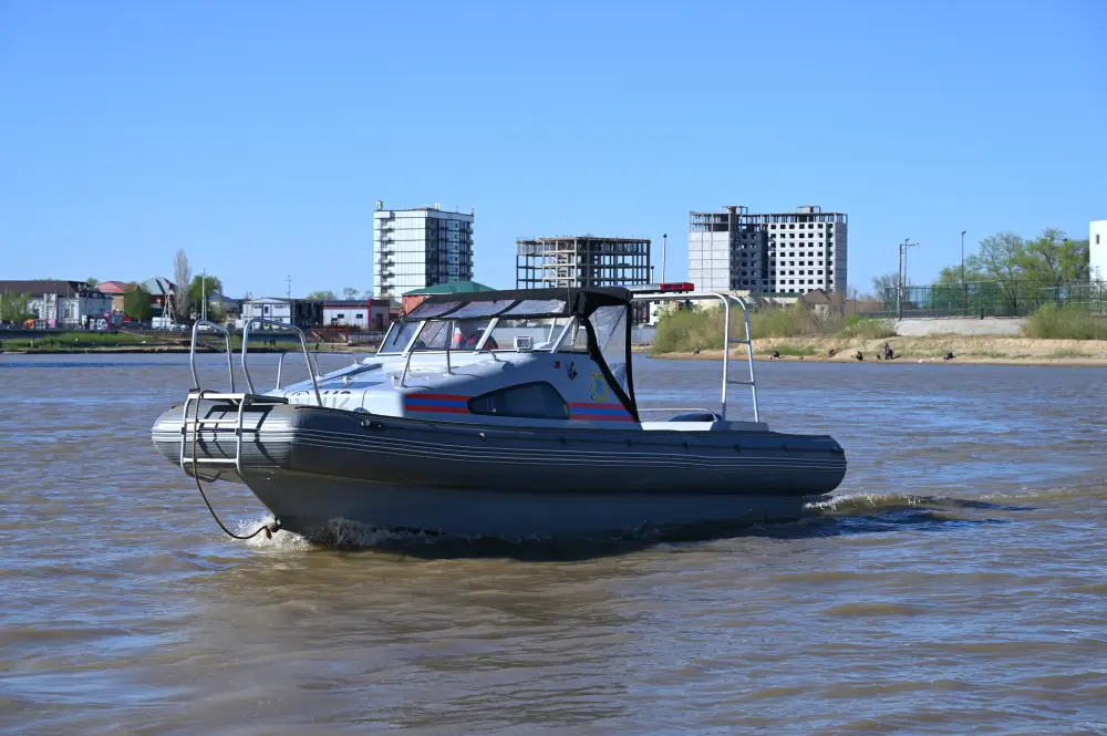Спасатели Атырау ежедневно патрулируют реку Урал (5)