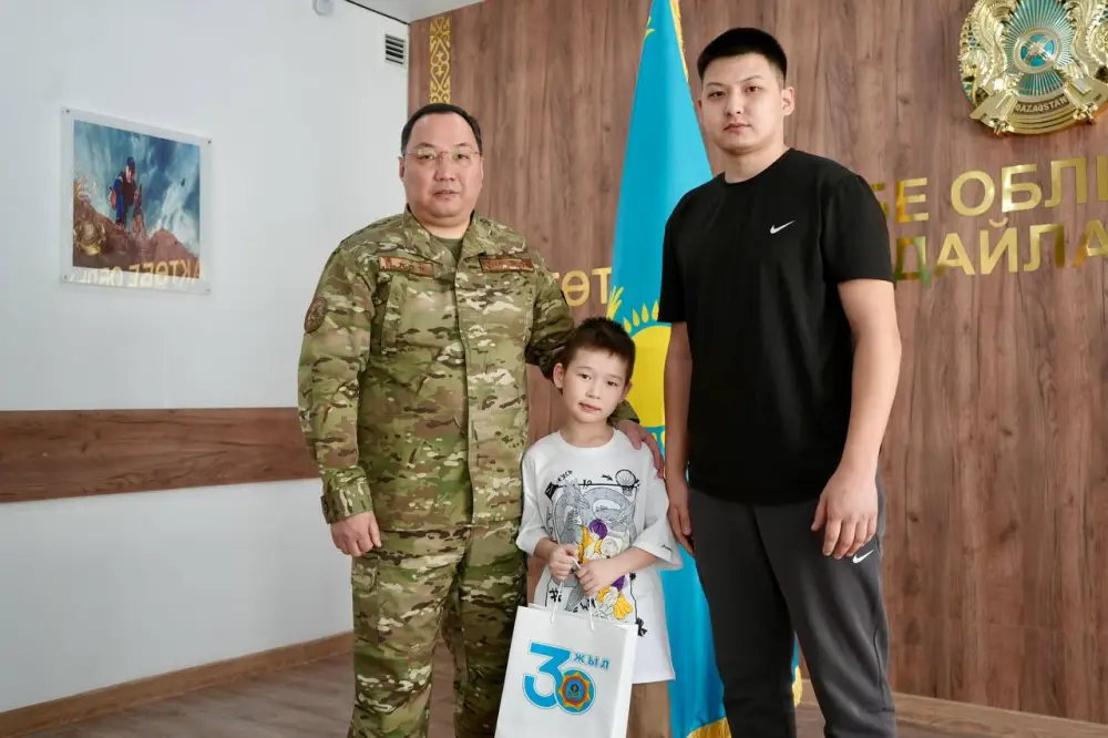 Актюбинские граждане награждены за спасение ребенка (3)