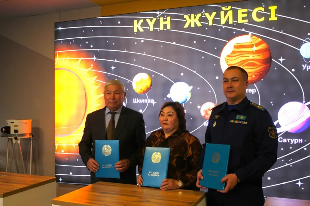 День космонавтики: в Актобе расширяют подготовку молодежи по авиационному и научному профилю (4)