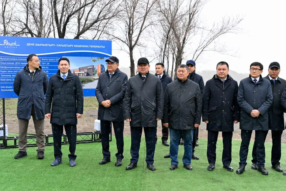 «Абайға құрмет»: в Семее заложили фундамент нового спортивного комплекса (8)