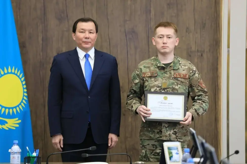 Актюбинские спасатели награждены за героизм при ликвидации пожара (10)