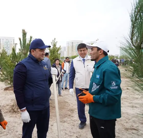 “ТАЗА ҚАЗАҚСТАН”: ВО ВРЕМЯ МАСШТАБНОЙ ЭКОАКЦИИ В ТУРКЕСТАНЕ ВЫСАДИЛИ БОЛЕЕ 2 ТЫСЯЧ ДЕРЕВЬЕВ (8)