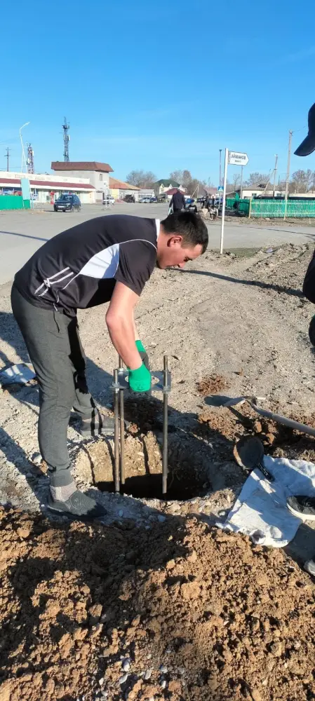 В Аксуатском районе набирают темпы работы по благоустройству (2)