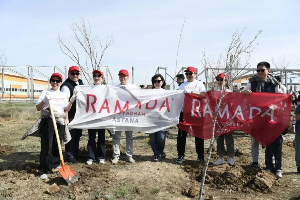 120 тыс. жителей и 10 тыс. деревьев: как прошла экоакция «Таза Қазақстан» в Астане (10)