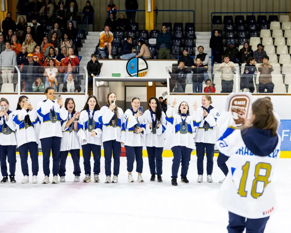 Женская сборная Казахстана по хоккею с шайбой вошла в тройку лучших на чемпионате мира (5)