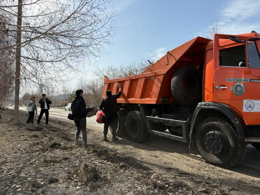 Жители Риддера на субботнике собрали более 5 тонн мусора (9)