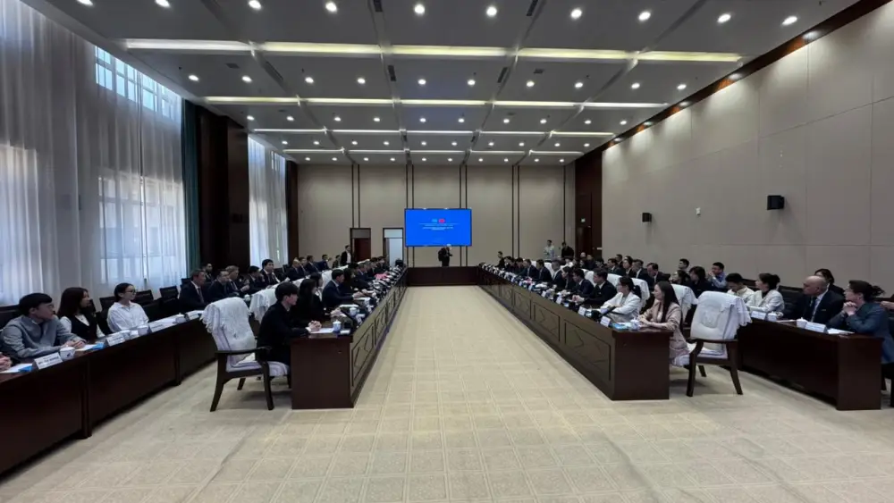 Встреча с алматинскими студентами в Китае Астане