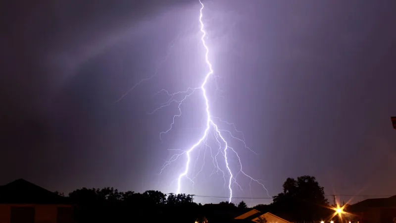 Штормовое предупреждение: грозы и град ожидаются в Казахстане 26 апреля Астане