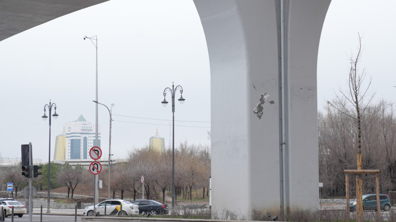 Краска на опорах LRT в Астане начала шелушиться: CTS объясняет ситуацию Астане