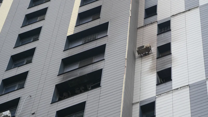 Мать, потерявшая троих детей в пожаре в ЖК 'Коркем-3', остаётся в реанимации: пресс-служба управления сообщает о её состоянии Астане