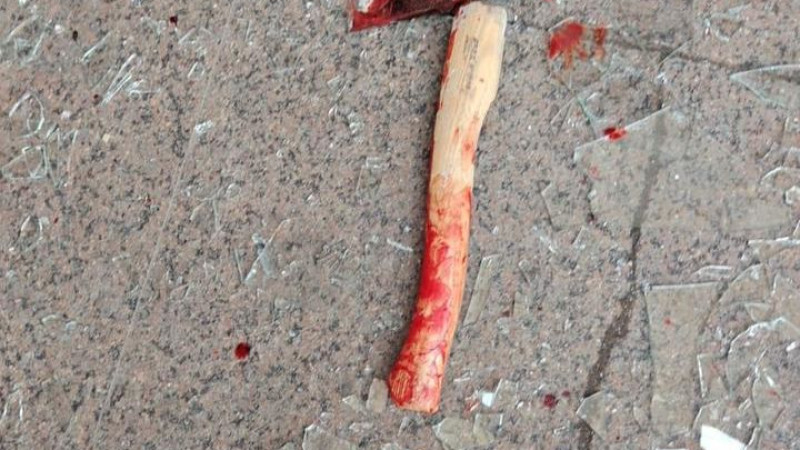 В Астане мужчина с топором напугал жителей жилого дома: полиция прокомментировала инцидент Астане