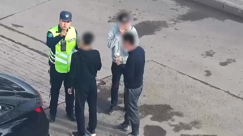 Полиция Астаны призывает жителей соблюдать чистоту и предупреждает о штрафах за нарушения, выставляя астанчан на "доске позора". Астане