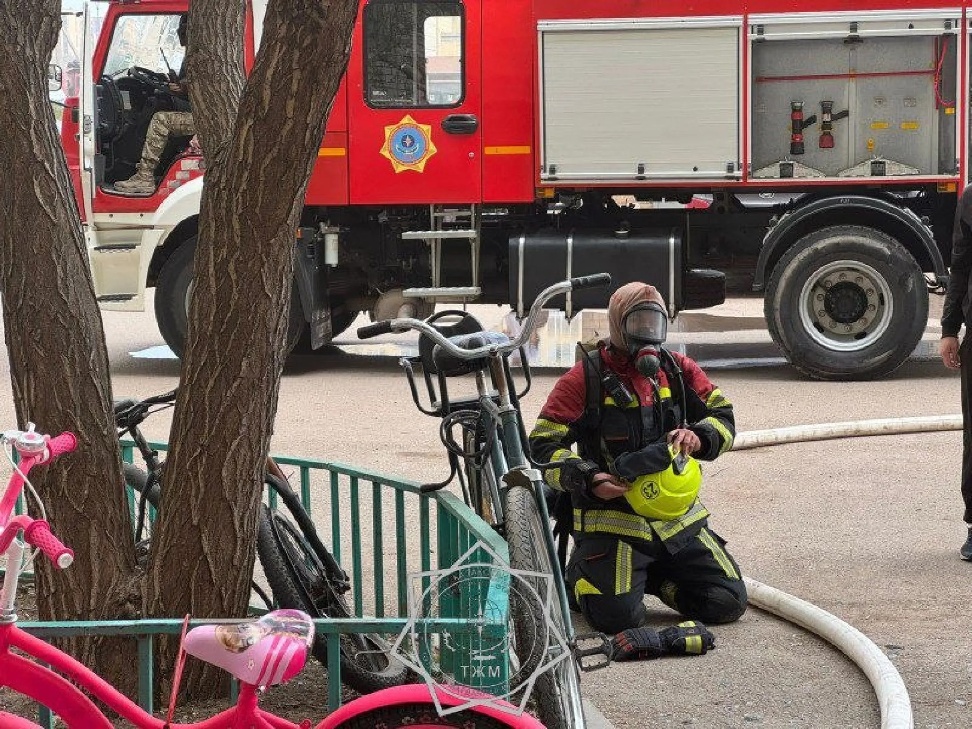 в Астане тушат пожар