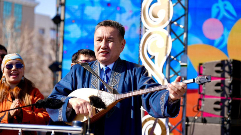 Чиновники Казахстана в марте: праздники, страдания и деятельность Астане