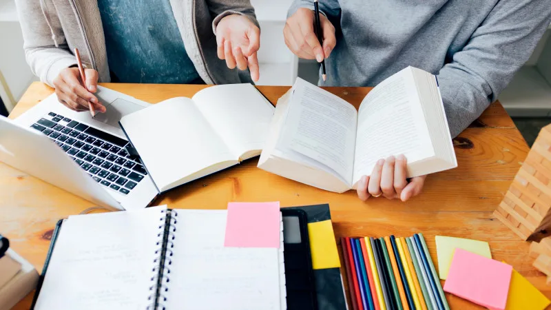 Казахстанцы, получившие бюджетное образование, рискуют потерять деньги: что нужно знать о грантовой отработке в 2026 году Астане