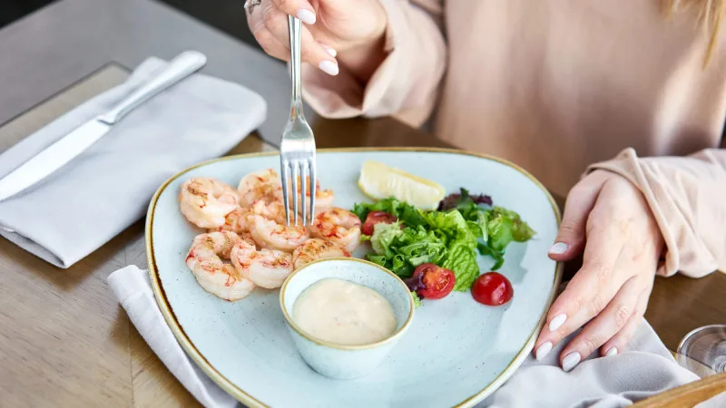 Запрет на вход с собственной едой в кафе и ресторанах Казахстана: права потребителей и социальные последствия Астане