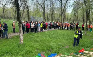 В Турксибском районе Алматы прошел субботник с участием около 2 тыс. жителей