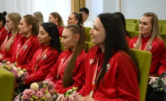 Акимат Алматы поздравил волейболисток "Жетісу"