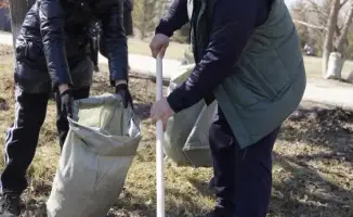 Тысячи жителей Абайской области участвуют в субботнике, посвященном экологии