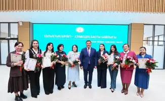 Награждение граждан за вклад в укрепление законности и участие в референдуме в Кызылорде