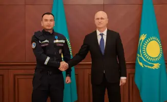 Роман Скляр вручил награды сотрудникам госорганов и авиационной отрасли за эвакуацию казахстанцев из Ближнего Востока