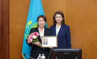 Звуки признания: в Шымкенте педагоги музыки получили государственные награды от Президента