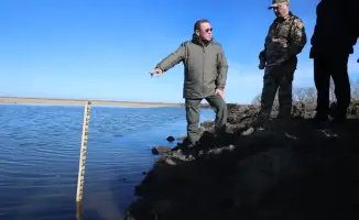 Карасуский район: местные жители строят барьеры против воды, как современные рыцари