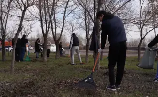 Студенты университета Esil: экологи в действии на субботнике в Астане