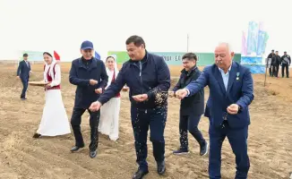 Участие Акима Кызылординской области в первом посеве зерновых как знак поддержки аграрного сектора региона