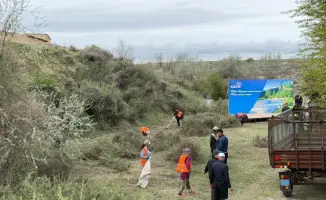 ТУРКЕСТАН: ЖИТЕЛИ САУРАНА УБИРАЮТ СВОЙ УГОЛОК ПРИРОДЫ В РАМКАХ АКЦИИ «ТАЗА ҚАЗАҚСТАН»