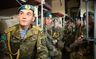 Торжественная встреча солдат в Астане после завершения срочной службы