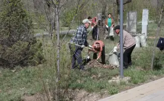 Алматинцы объединяются для улучшения экологии на субботниках в парке «Желтоксан»