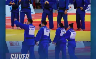 Казахстанская команда по дзюдо завоевала серебро на чемпионате Азии в Ордосе