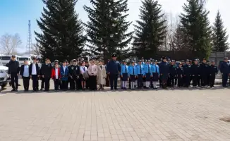 Экскурсия полицейских классов ВКО в Департамент полиции: знакомство с работой спецподразделений и награждение лучших учеников