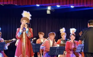 Казахский ансамбль выступил в Париже и Мадриде