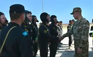 Участие главкома Сухопутных войск в стрельбах на полигоне подчеркивает важность практической подготовки военных кадров