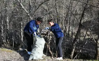 Весенний ветер перемен: волонтёры Жетісу очищают землю от мусора в рамках акции «Eco Spring Action»