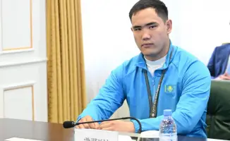 Поддержка спортсменов с ограниченными возможностями: Бейбит Исабаев вручил ключи от квартиры призеру Сурдлимпийских игр Рамазану Абдрасилу