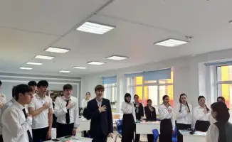 Занятия по новой Конституции для школьников Казахстана