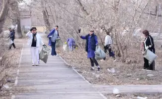 Субботник в Карагандинской области: жители и предприниматели объединяются для уборки и благоустройства