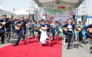 Субботник в Алматы: молодое поколение и наставники объединяются для создания «Аллеи наставничества»