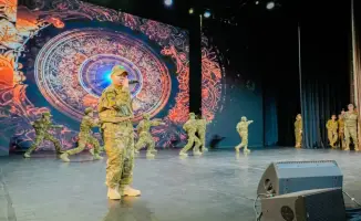 В Астане состоялась трогательная церемония проводов новобранцев в армию с участием более 700 школьников