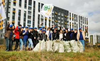Субботник в Астане: Более тысячи сотрудников банков поддержали акцию 'Таза Қазақстан' на берегу канала Нура-Ишим