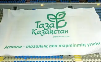 Юные футболисты Астаны провели экоакцию на матче Казахстана и Коморских островов