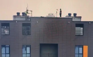 Драма на крыше ЖК 'Коркем-3' в Астане: полиция показала видео спасения 18-летнего юноши